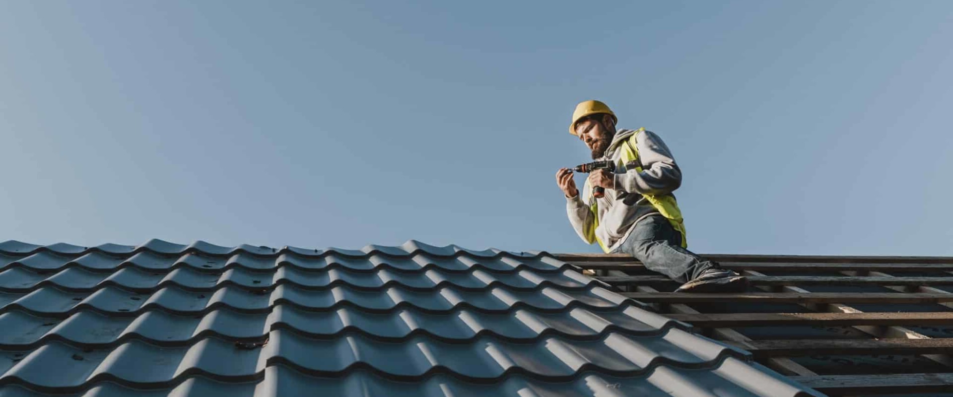 Fixing Shingle Leaks: A Complete Guide for Roof Repair and Installation Services